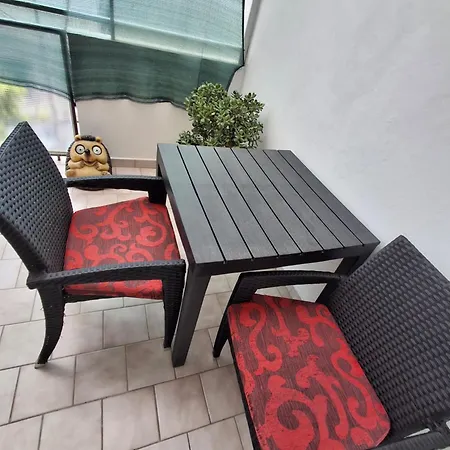 Opremljen Apartman Sa Balkonom I Netflixom Apartmán Split