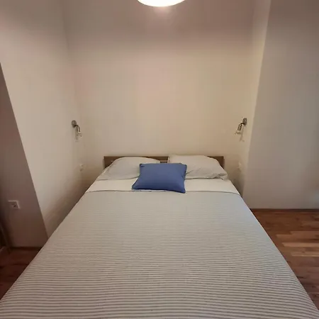 Apartmán Opremljen Apartman Sa Balkonom I Netflixom