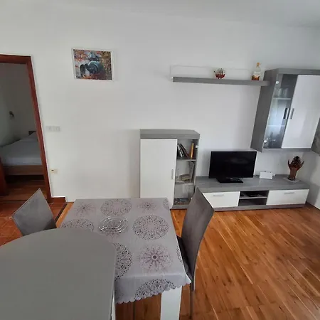 Opremljen Apartman Sa Balkonom I Netflixom Apartmán Split