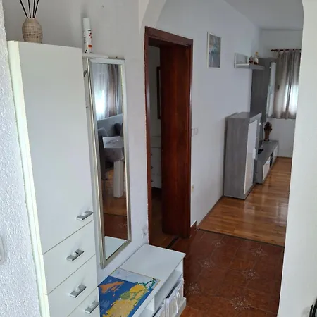 Apartment Opremljen Apartman Sa Balkonom I Netflixom