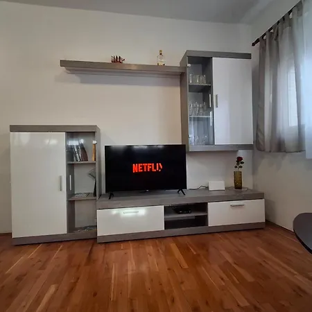 Opremljen Apartman Sa Balkonom I Netflixom Apartment *