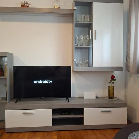 Opremljen Apartman Sa Balkonom I Netflixom Apartment *