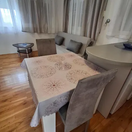 Apartment Opremljen Apartman Sa Balkonom I Netflixom Split