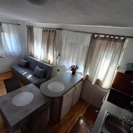 Opremljen Apartman Sa Balkonom I Netflixom Apartment *