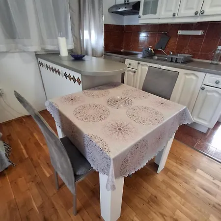 Opremljen Apartman Sa Balkonom I Netflixom * スプリト