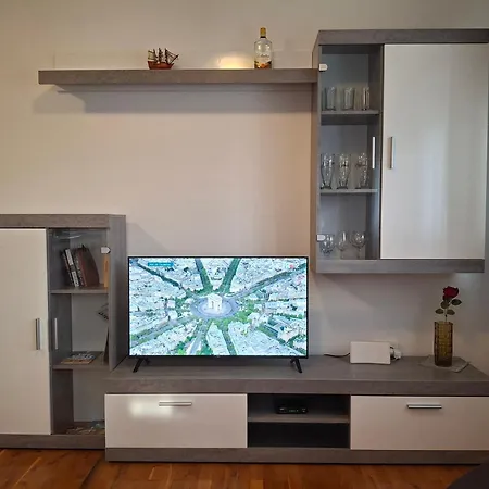 アパート Opremljen Apartman Sa Balkonom I Netflixom