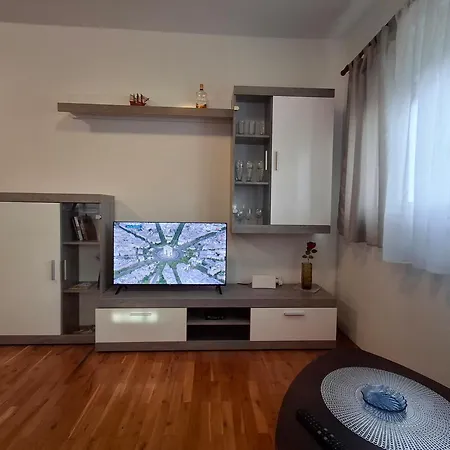 Opremljen Apartman Sa Balkonom I Netflixom アパート スプリト