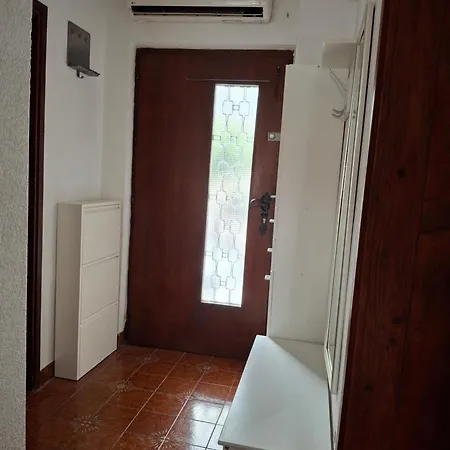 アパート Opremljen Apartman Sa Balkonom I Netflixom スプリト