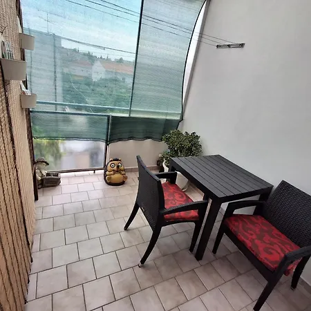 Opremljen Apartman Sa Balkonom I Netflixom * スプリト