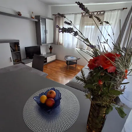 Opremljen Apartman Sa Balkonom I Netflixom * スプリト