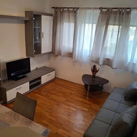 Opremljen Apartman Sa Balkonom I Netflixom アパート スプリト