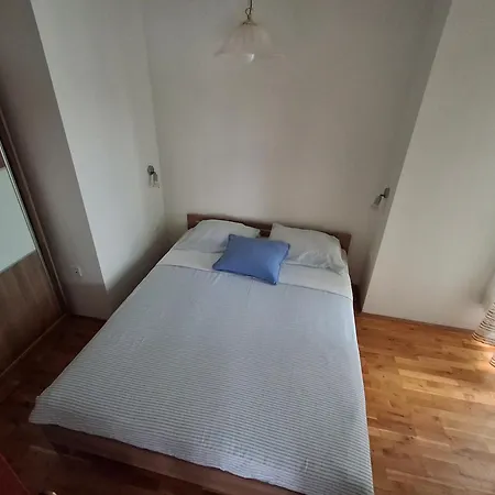 Opremljen Apartman Sa Balkonom I Netflixom * スプリト