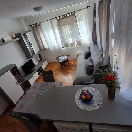 Opremljen Apartman Sa Balkonom I Netflixom アパート