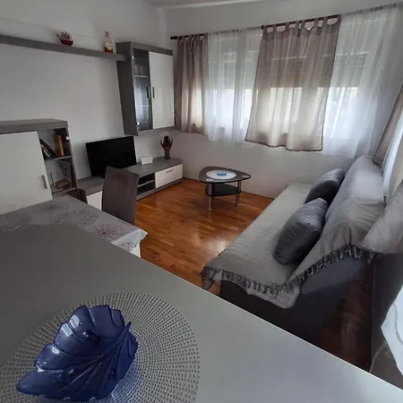 アパート Opremljen Apartman Sa Balkonom I Netflixom スプリト