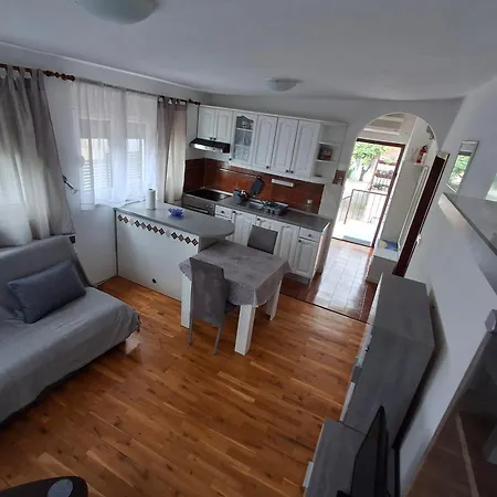 Opremljen Apartman Sa Balkonom I Netflixom スプリト