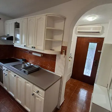 Opremljen Apartman Sa Balkonom I Netflixom スプリト