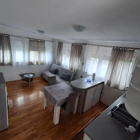 Opremljen Apartman Sa Balkonom I Netflixom * スプリト